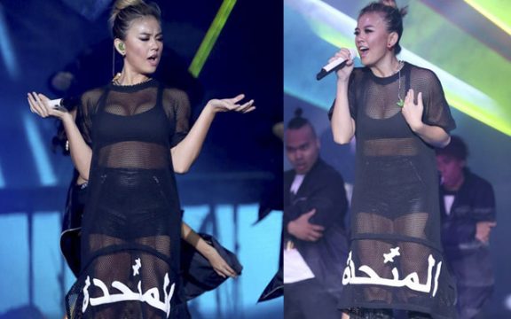 Agnez Mo, Arabic Insciption and easily startled Muslims