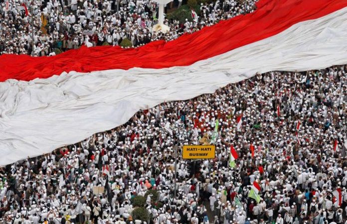 Indonesia between Islam and Nationalism